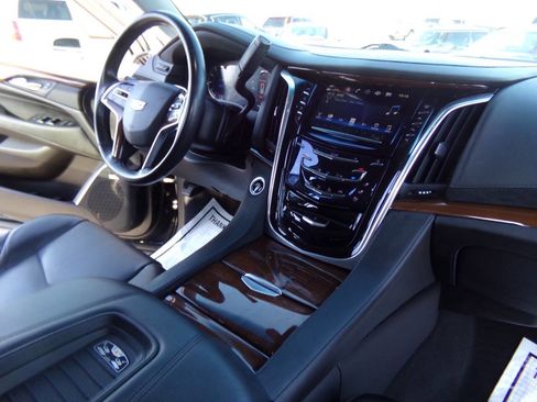 Used 2019 Cadillac Escalade ESV Luxury AWD/4WD image 69