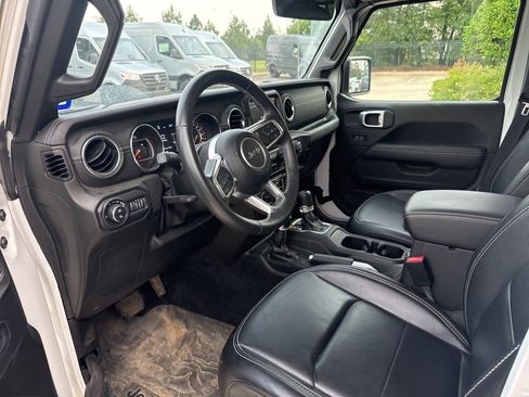 Used 2022 Jeep Gladiator Overland w/ Popular Equipment Package AWD/4WD image 9