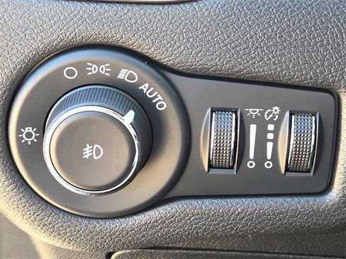 Used 2022 Jeep Cherokee Latitude Lux image 25