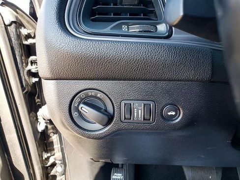 Used 2023 Dodge Challenger SXT image 13