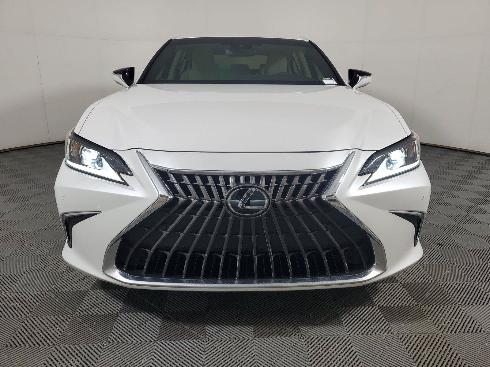 Used 2024 Lexus ES 350 w/ Premium Package FWD image 2