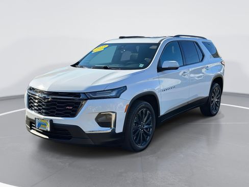 Used 2023 Chevrolet Traverse RS image 3