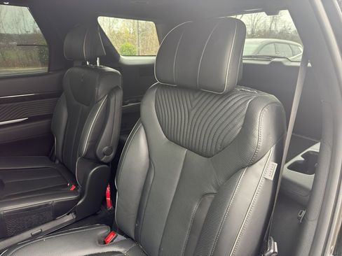 Used 2024 Hyundai Palisade Calligraphy image 9
