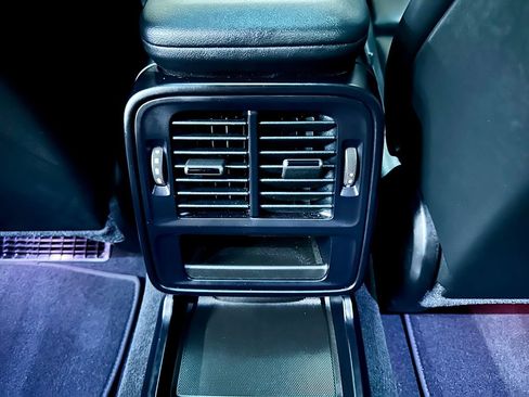 Used 2021 Porsche Taycan image 23