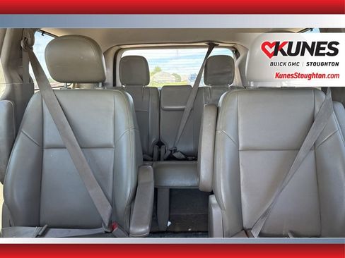 Used 2011 Volkswagen Routan SE FWD image 21