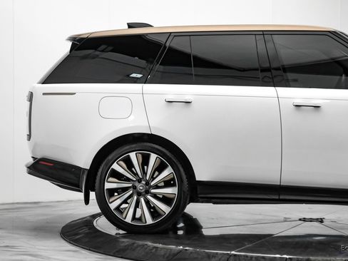 Used 2024 Land Rover Range Rover SV AWD/4WD image 21