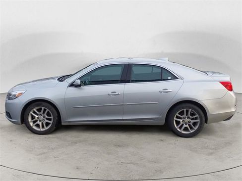 Used 2015 Chevrolet Malibu LT w/ Power Convenience Package image 2