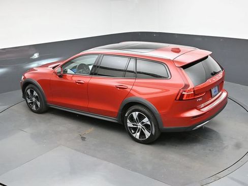 Used 2024 Volvo V60 B5 Cross Country Plus w/ Climate Package AWD/4WD image 20