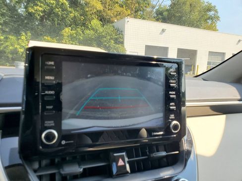 Used 2022 Toyota Corolla LE FWD image 25