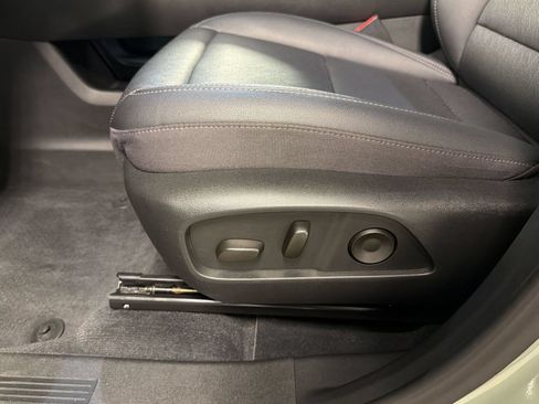 Used 2025 Chevrolet Equinox LT w/ Convenience Package II FWD image 14