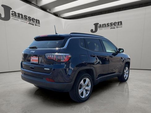 Used 2017 Jeep Compass Latitude w/ Popular Equipment Group AWD/4WD image 4