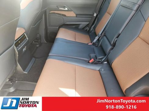 Used 2025 Lexus GX 550 w/ Accessory Package (2T) image 30