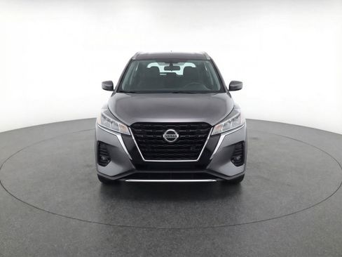 Used 2024 Nissan Kicks SV image 2