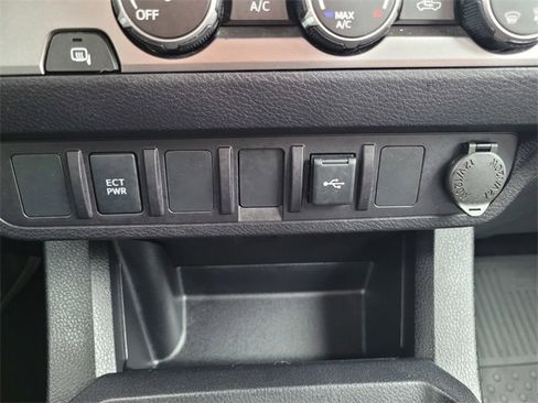 Used 2023 Toyota Tacoma 2WD Access Cab image 25