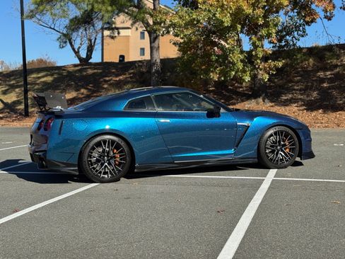 Used 2024 Nissan GT-R Premium w/ Premium Interior Package image 13