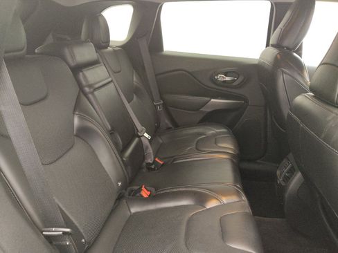 Used 2019 Jeep Cherokee Limited AWD/4WD image 19
