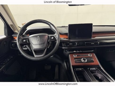 Used 2023 Lincoln Aviator Reserve w/ Elements Package Plus AWD/4WD image 17
