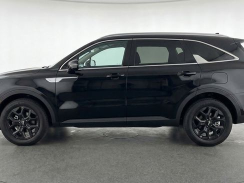 Used 2024 Kia Sorento S image 5