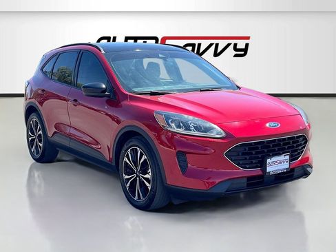 Used 2021 Ford Escape SE w/ SE Sport Appearance Package FWD image 1