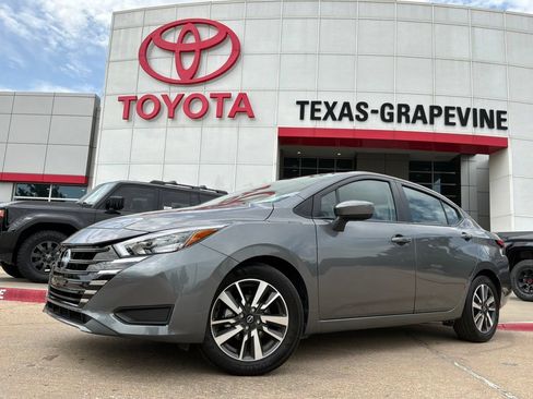 Used 2025 Nissan Versa SV FWD image 2