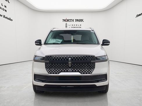 New 2026 Lincoln Navigator L Premier AWD/4WD image 8
