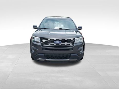 Used 2017 Ford Explorer XLT AWD/4WD image 2