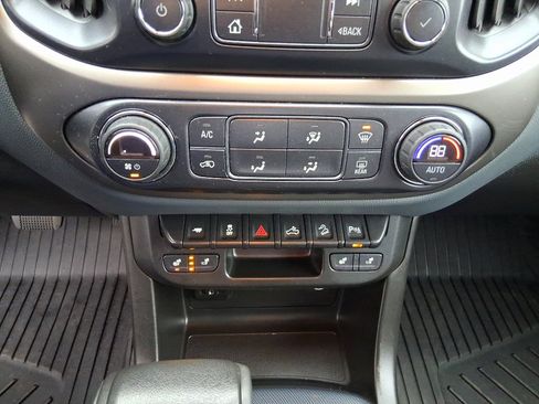 Used 2021 Chevrolet Colorado Z71 w/ Z71 Midnight Edition image 15