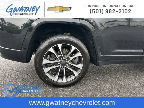 Used 2023 Jeep Grand Cherokee Overland w/ Luxury Tech Group IV AWD/4WD image 11