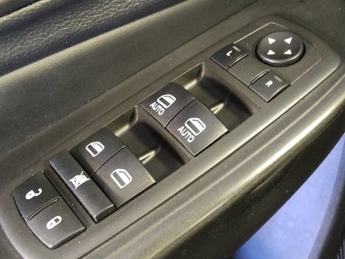 Used 2021 Jeep Cherokee Trailhawk w/ Comfort/Convenience Group AWD/4WD image 27