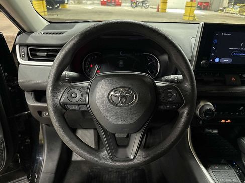 Used 2025 Toyota RAV4 XLE AWD/4WD image 18