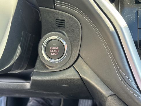 Used 2025 Subaru Outback Limited XT image 30