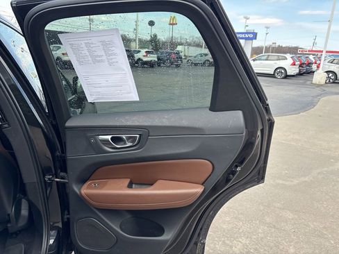 Used 2023 Volvo XC60 B5 Plus image 33