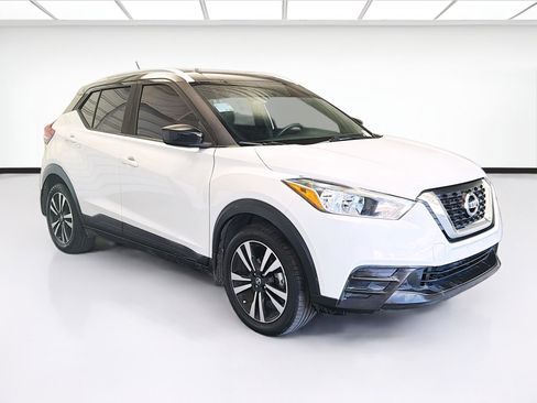 Used 2019 Nissan Kicks SV FWD image 3