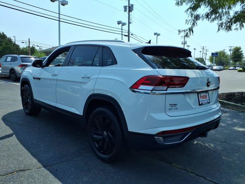 Certified 2022 Volkswagen Atlas Cross Sport SE AWD/4WD image 4