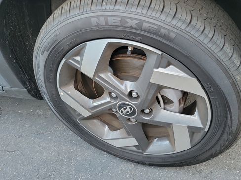 Certified 2025 Hyundai Venue SEL FWD image 4