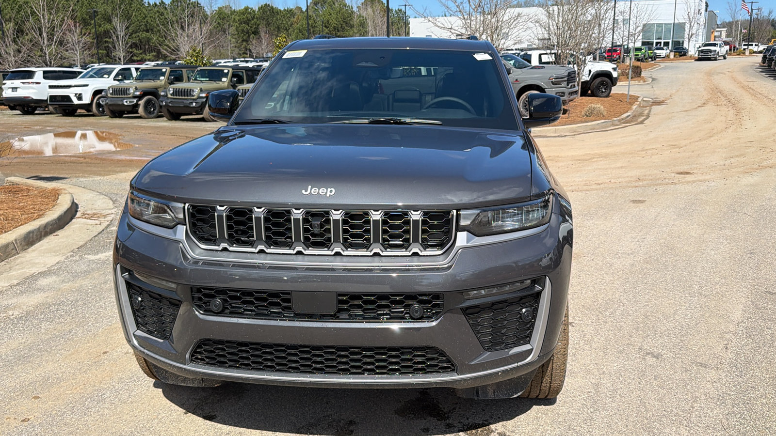 New 2026 Jeep Grand Cherokee Limited w/ Luxury Tech Group II AWD/4WD image 3
