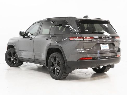 Used 2025 Jeep Grand Cherokee Altitude AWD/4WD image 29