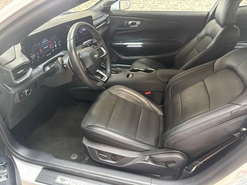Used 2025 Ford Mustang GT Premium RWD image 13