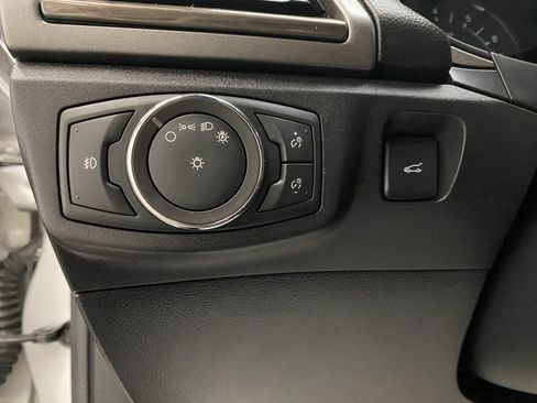 Used 2017 Ford Fusion SE image 22