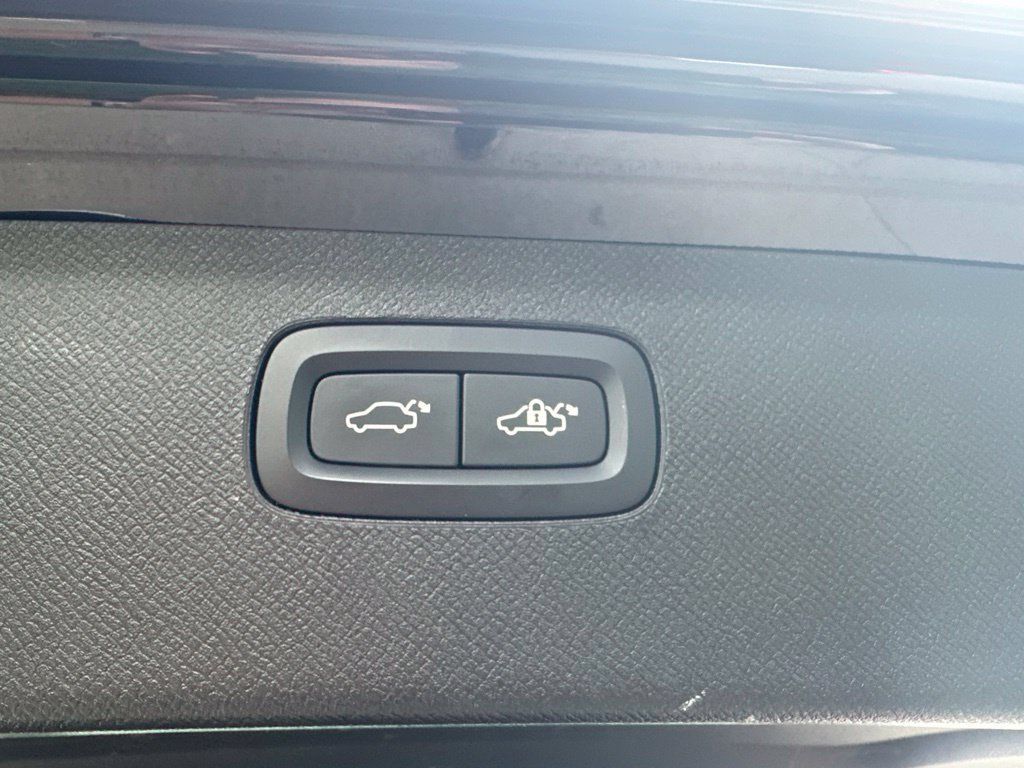 Certified 2023 Volvo XC90 B6 Plus w/ Protection Package Premier AWD/4WD image 42