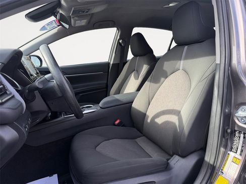 Used 2023 Toyota Camry LE image 9