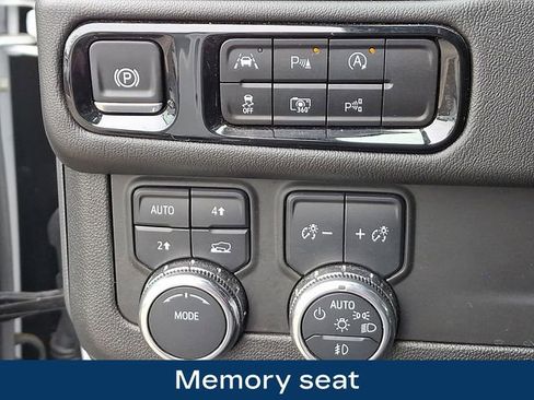 Used 2025 GMC Yukon Denali AWD/4WD image 9