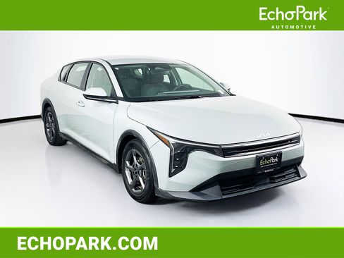 Used 2025 Kia K4 LXS image 1