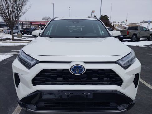 Used 2022 Toyota RAV4 SE image 3