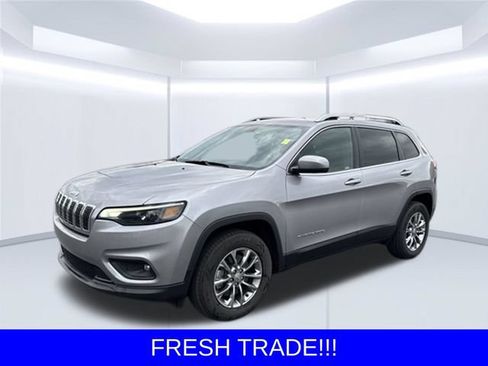 Used 2020 Jeep Cherokee Latitude Plus AWD/4WD image 2
