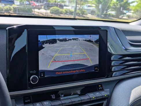 Used 2025 Toyota Camry SE FWD image 20