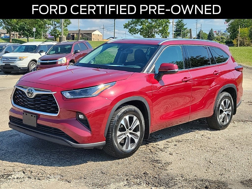 Used 2021 Toyota Highlander XLE AWD/4WD image 2