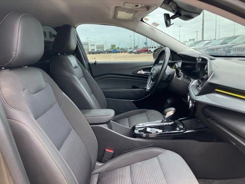 Used 2024 Chevrolet Trax LT w/ LT Convenience Package FWD image 6