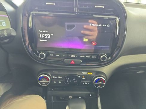 Used 2024 Kia Soul EX image 16