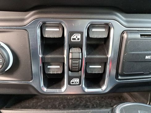 Used 2020 Jeep Wrangler Unlimited Sahara image 29